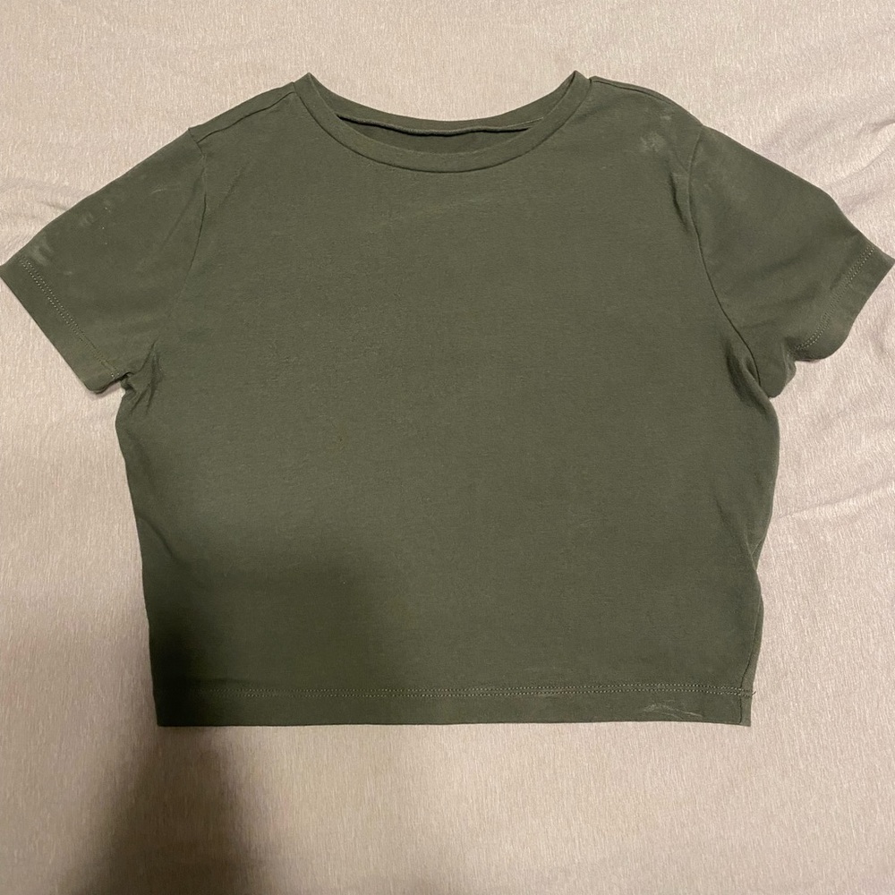 WILD FABLE// cropped tee// medium